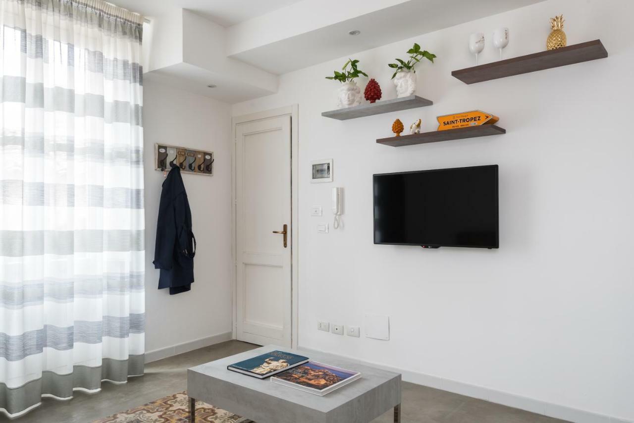 Apartment Am With Terrace By Wonderful Italy